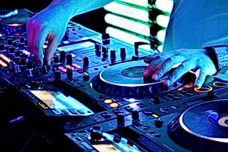 Daha Eğlenceli Daha Renkli Nasıl Mı? Müziğe İhtiyaç Duyduğunuz Her An Bir Dj Kiralayın Ayrıntılı Bilgi Edinmek İçin;  Bilgi Talep Formu  doldurun veya 0506 496 83 72 arayın